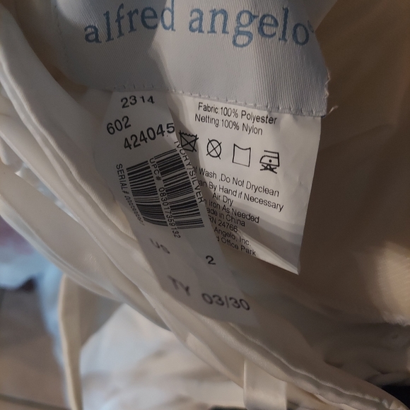 Alfred Angelo Bridal Wedding Dress - Picture 8 of 11